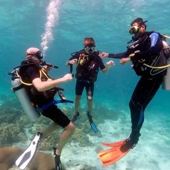 Beginner Diving in Hurghada with Yacht Trip, 2 Dives & Lunch