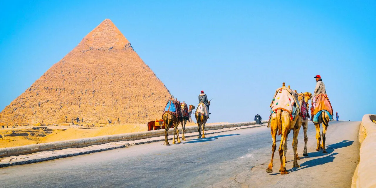 Cairo DeLuxe Tour from Hurghada